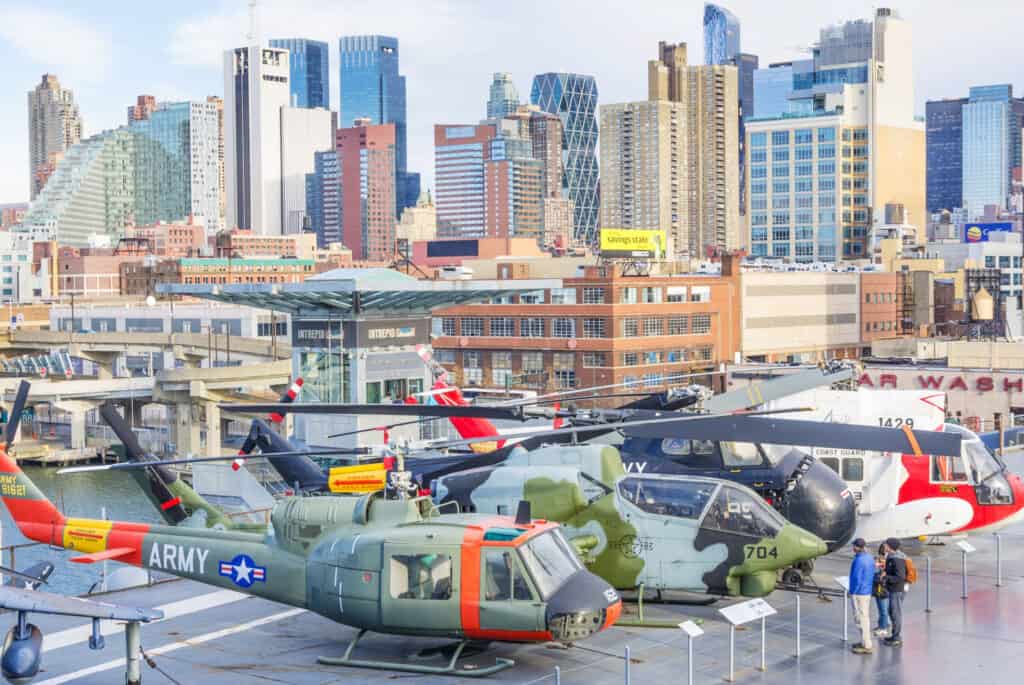 Entrée au Intrepid Museum