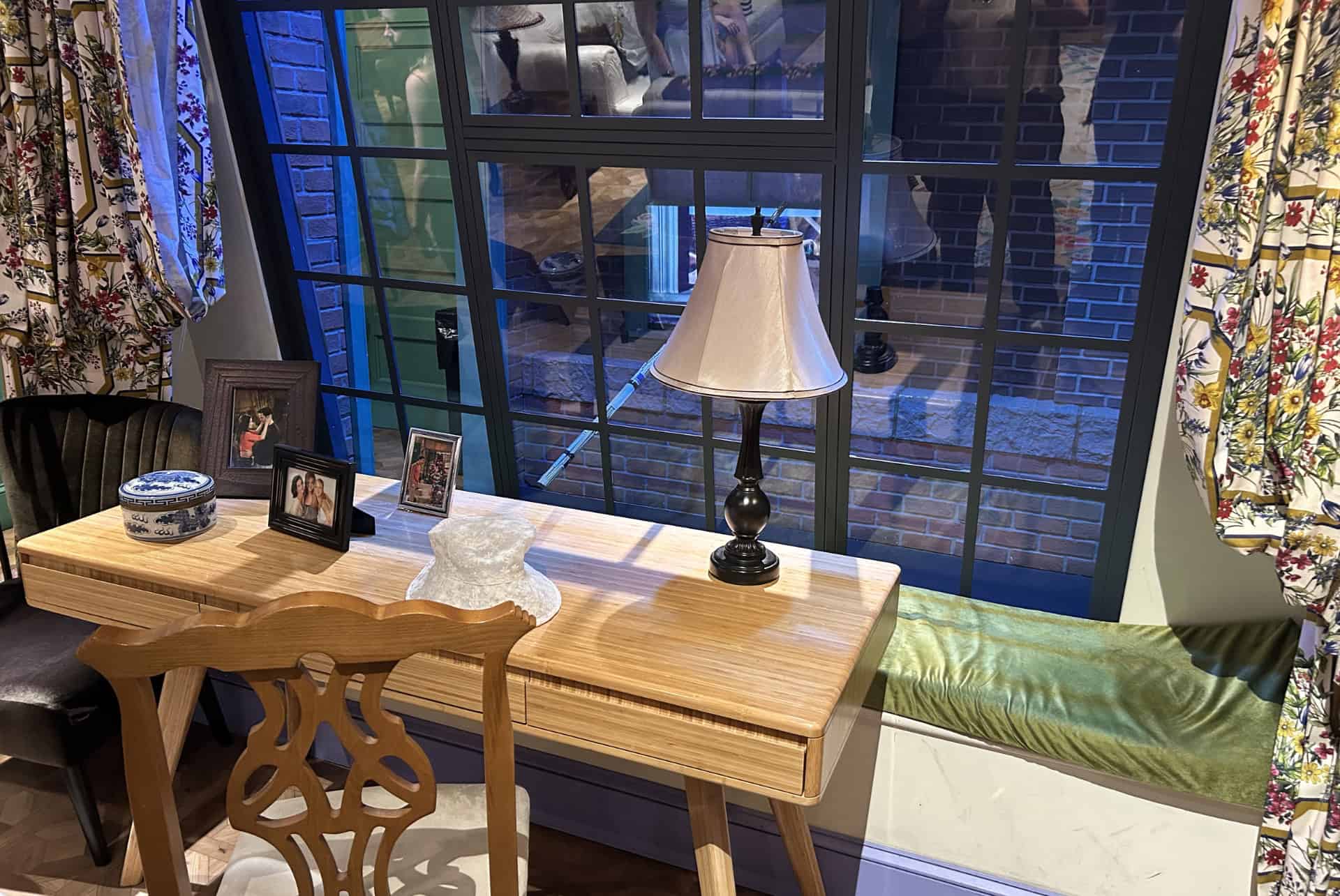 the friends experience new york salon