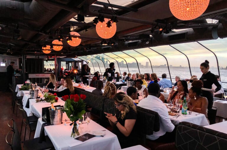 Brunch, déjeuner ou dîner-croisière