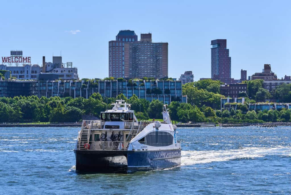 nyc ferry quartier williamsburg a brooklyn