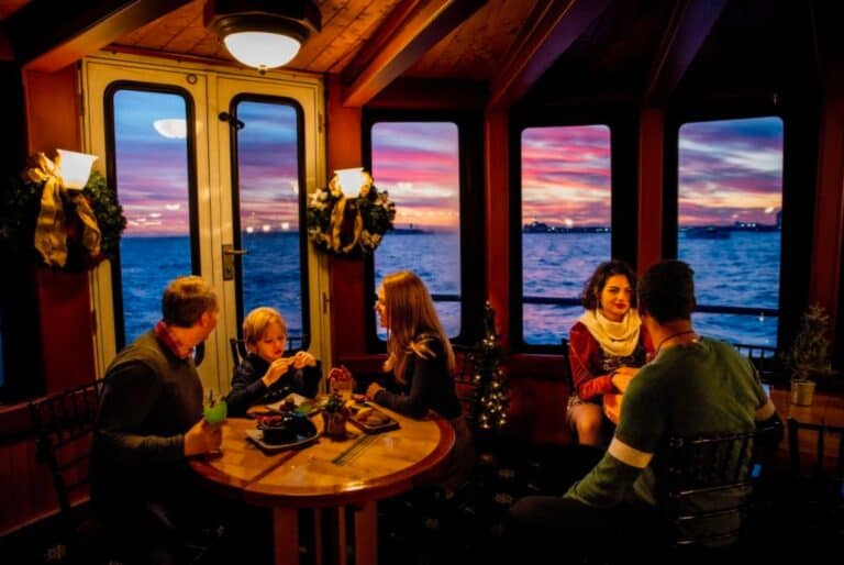 Croisière jazz, chocolat chaud et chants de Noël à New York