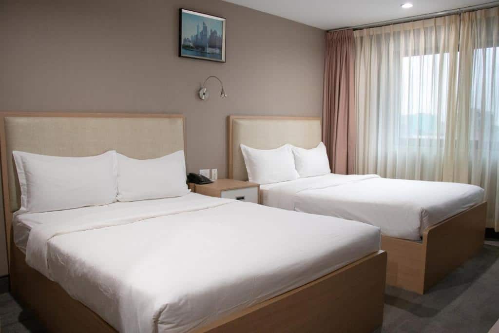 lic plaza hotel quartiers new york