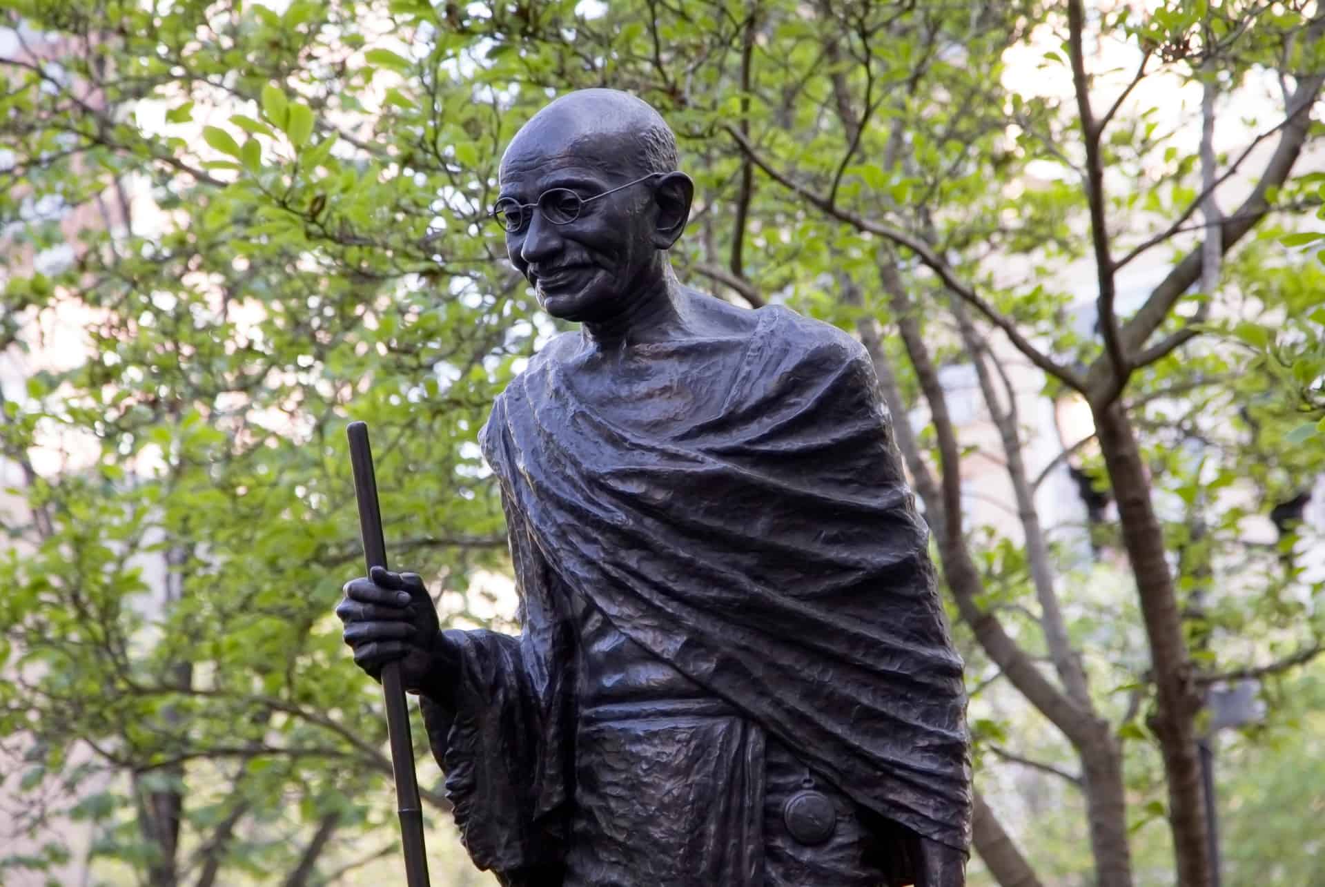 statue gandhi