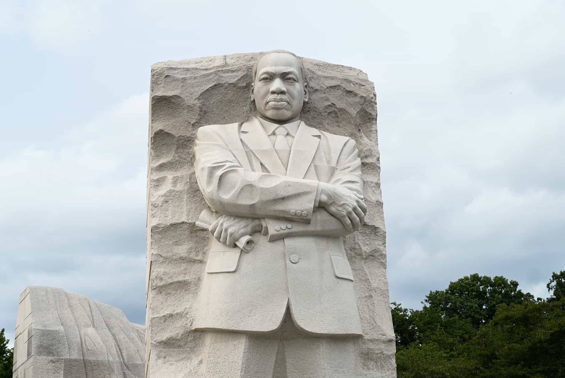 statue martin luther king washington