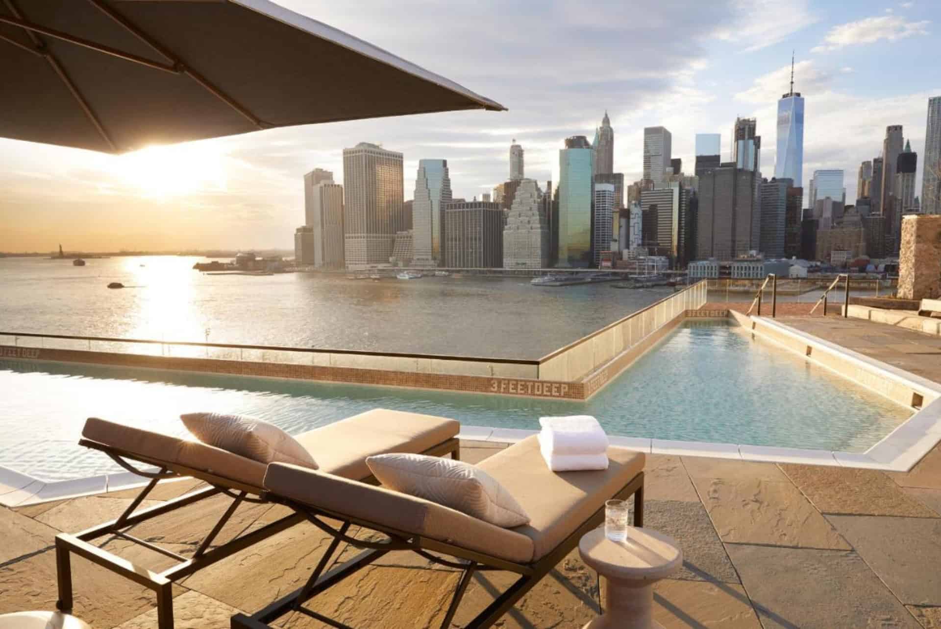 piscine exterieure au 1 hotel brooklyn bridge