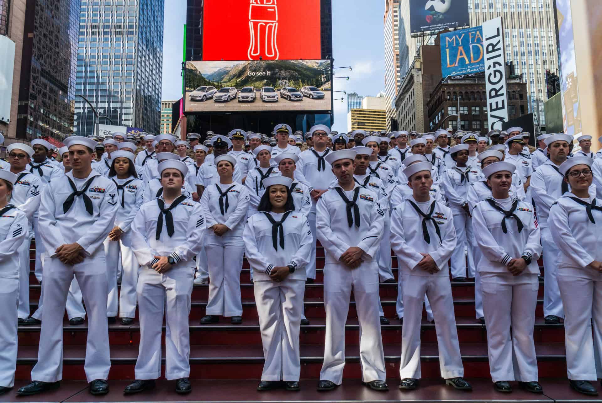 parade fleet week new york parade marins new york
